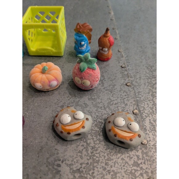 Grossery Gang Trash Pack Lot 12 Figures + Crate Mixed Series - Picture 4 of 4